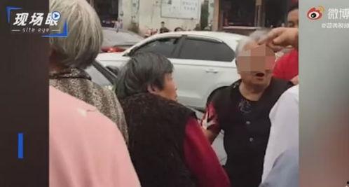 大爷大妈吃瓜看戏视频播放,视频播放引发热议