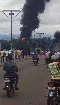 霍州雨棚吃瓜事件视频,一场引发热议的街头冲突瞬间
