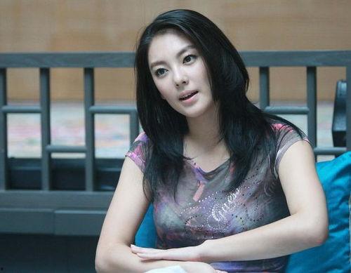 张雨绮早期采访吃瓜视频,揭秘娱乐圈“吃瓜”背后的真实故事