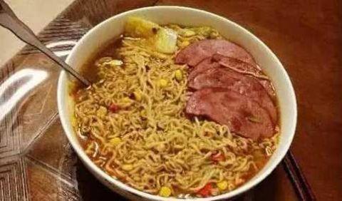 阿瓜吃方便面视频,趣味横生美食之旅