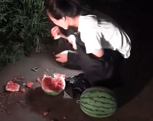 女人在河北吃瓜视频,揭秘民间美食风情