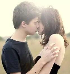 情侣突然接吻吃瓜视频大全,甜蜜瞬间！情侣接吻吃瓜视频大盘点