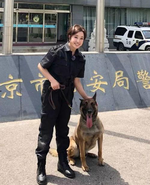 警花变警犬吃瓜视频播放,吃瓜视频背后的惊险故事